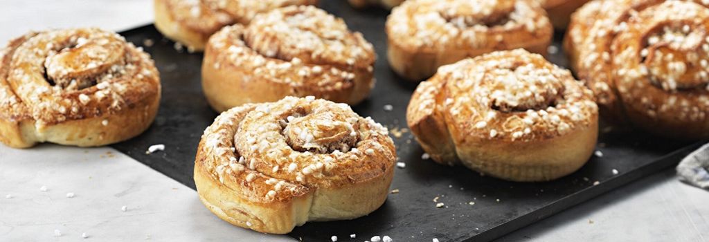 1920x500-cinnamon-swirl-bun